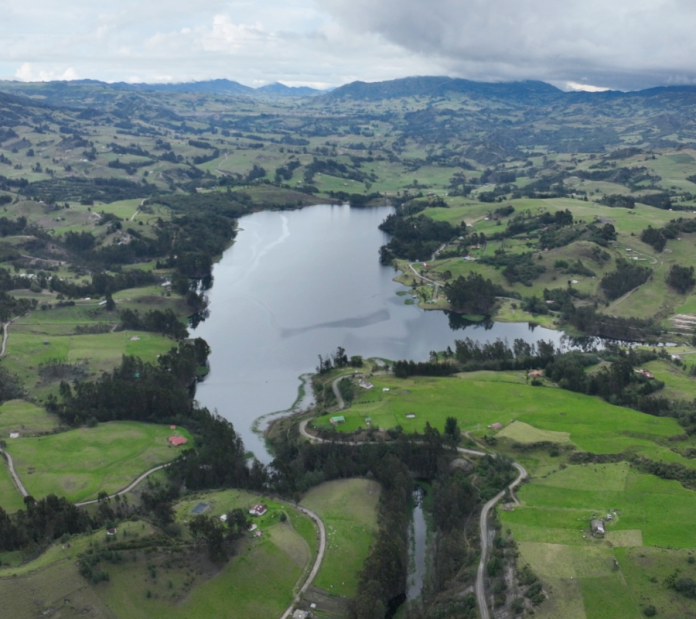 CAR y Gobernación exploran yacimientos de agua en la Sabana