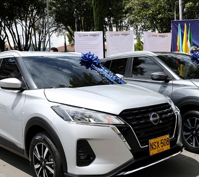 Cajicá entregó camionetas nuevas a las Comisarías de Familia