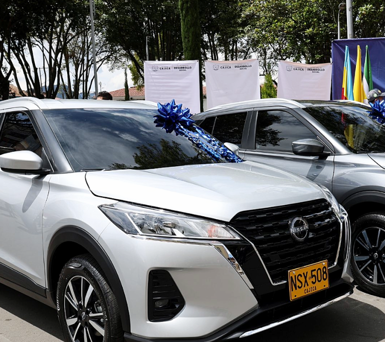 Cajicá entregó camionetas nuevas a las Comisarías de Familia