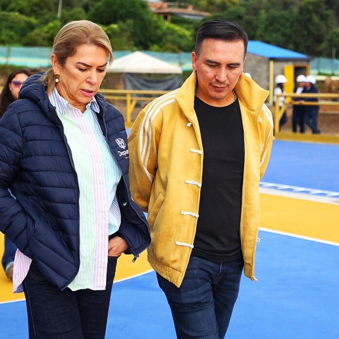 Ministra del Deporte inspecciona avances del nuevo patinódromo de Cogua