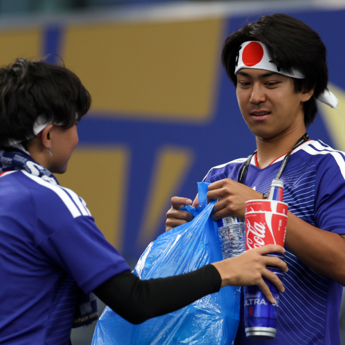 Lección de respeto de los aficionados de Japón en el Mundial